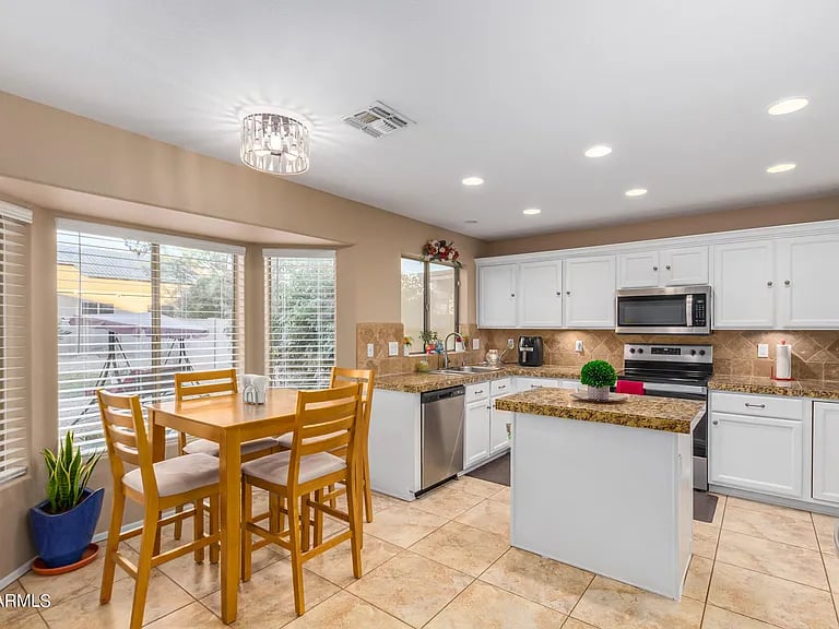 2528 E Vista Bonita Dr