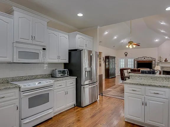 704 Cavanaugh Ln