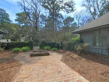 8 Heritage Ct