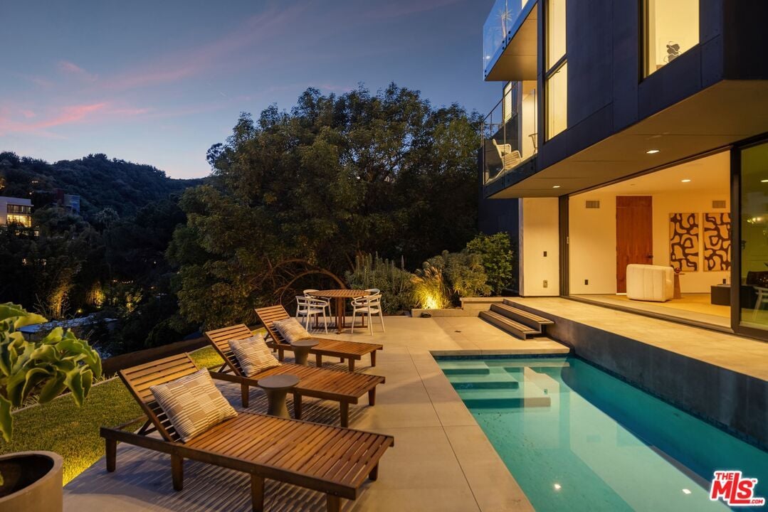 Swedish Paradise, Hargrave Dr, 90068