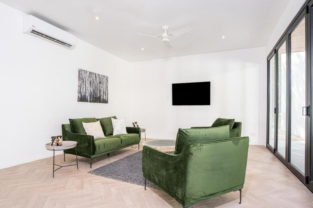 Casa Vista Verde | Contemporary 3-Bed Luxury Home with Pool in Exclusive Catalina Cove