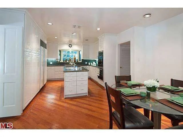 1142 San Ysidro Dr