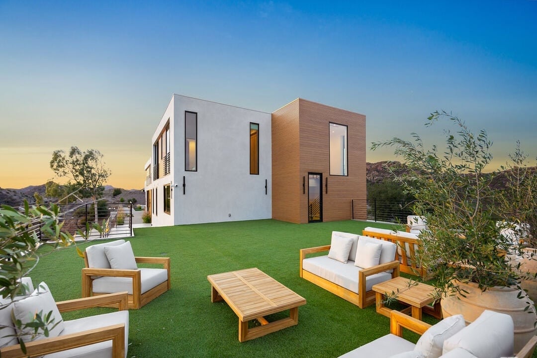 Mulholland Hwy, 90265