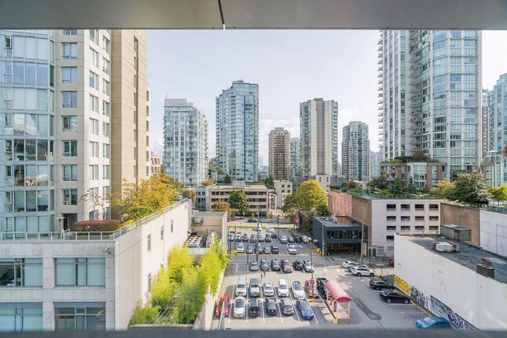 833 Seymour St, #606