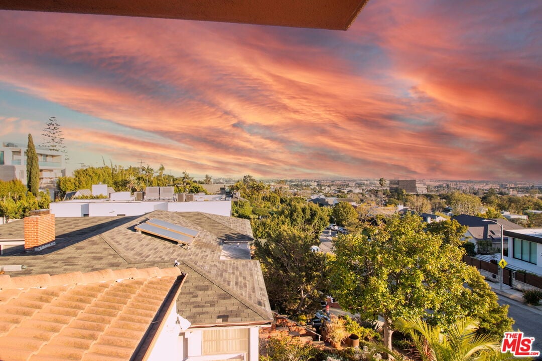 905 Berkeley St, 90403