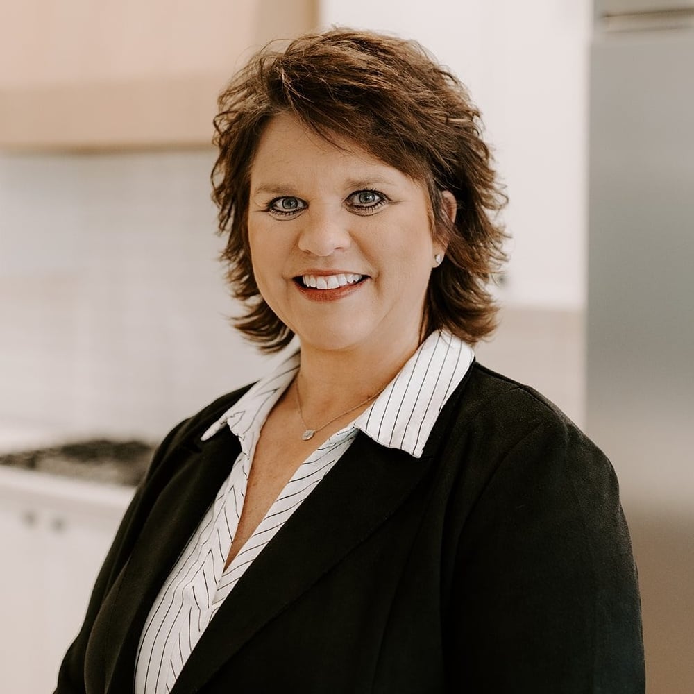 Julie Bruellman Polk City, IA Real Estate Agent Headshot