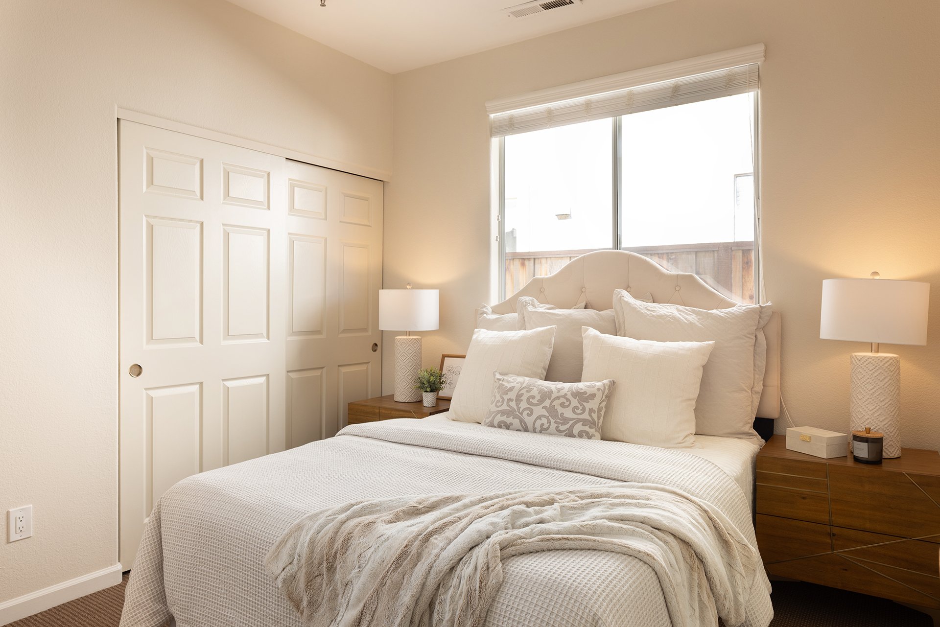 Las Palmas Living - 17776 Riverbend Road