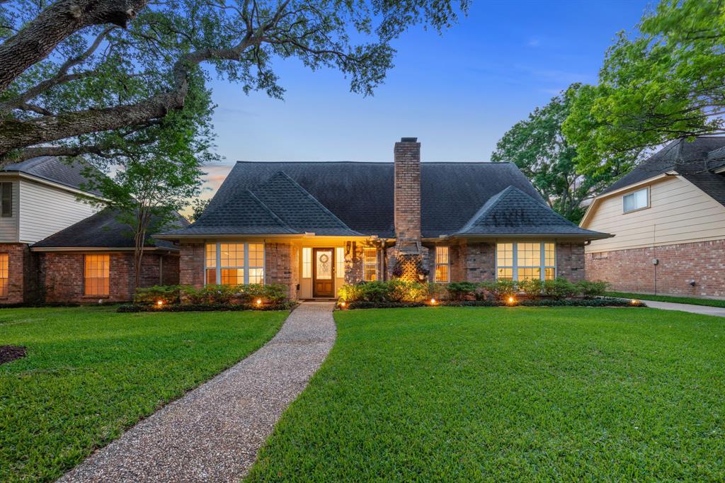 1154 Dominion Dr