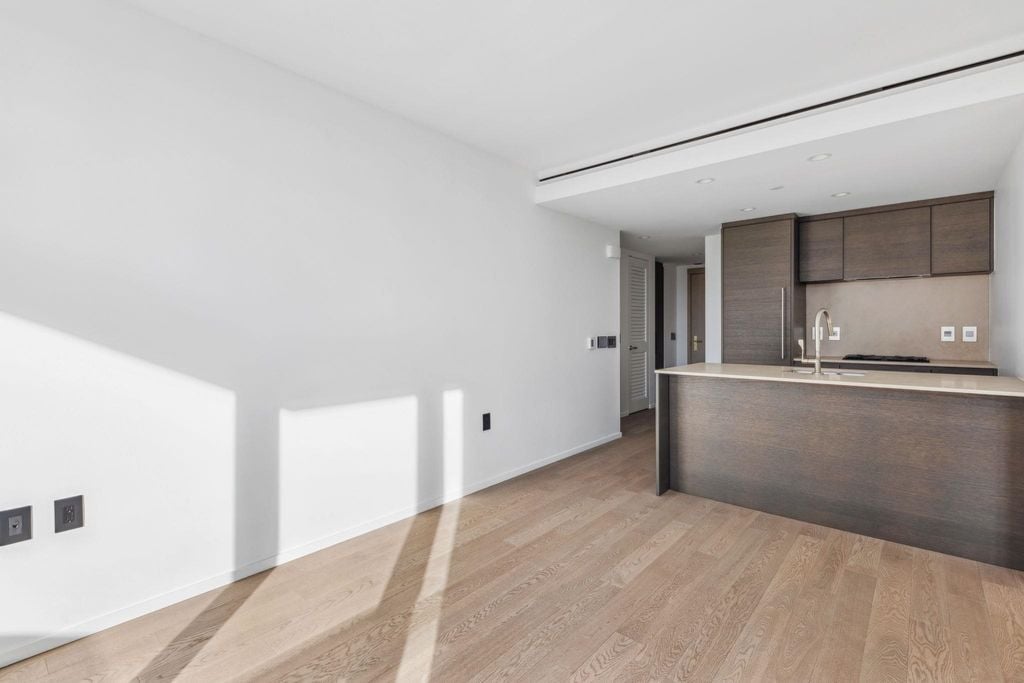 1408 Robson St, #1901