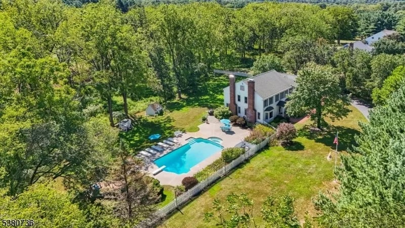 18 Flintlock Rd