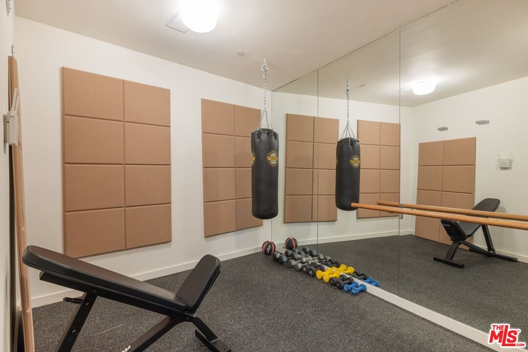 Aria Manor, Sunset Plaza Dr, 90069