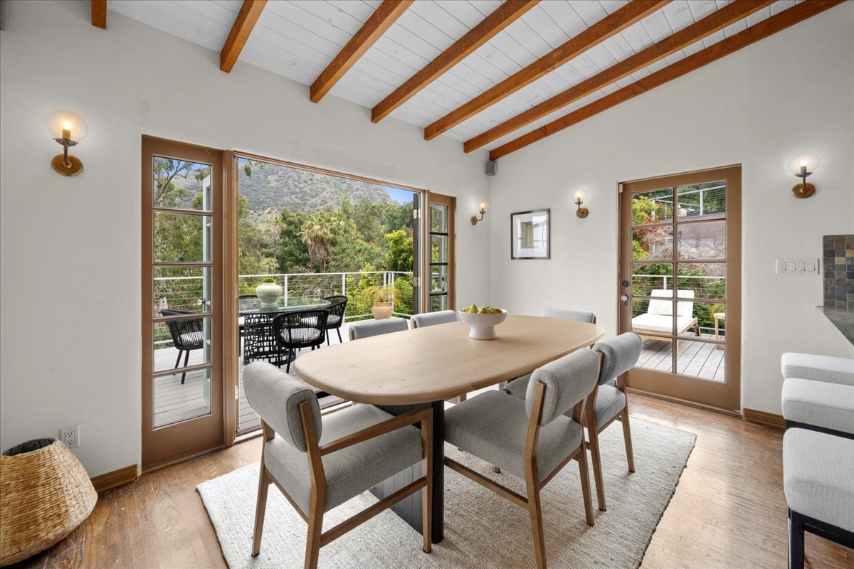 Lake Hollywood 4 + 2 Spanish Home with Views 