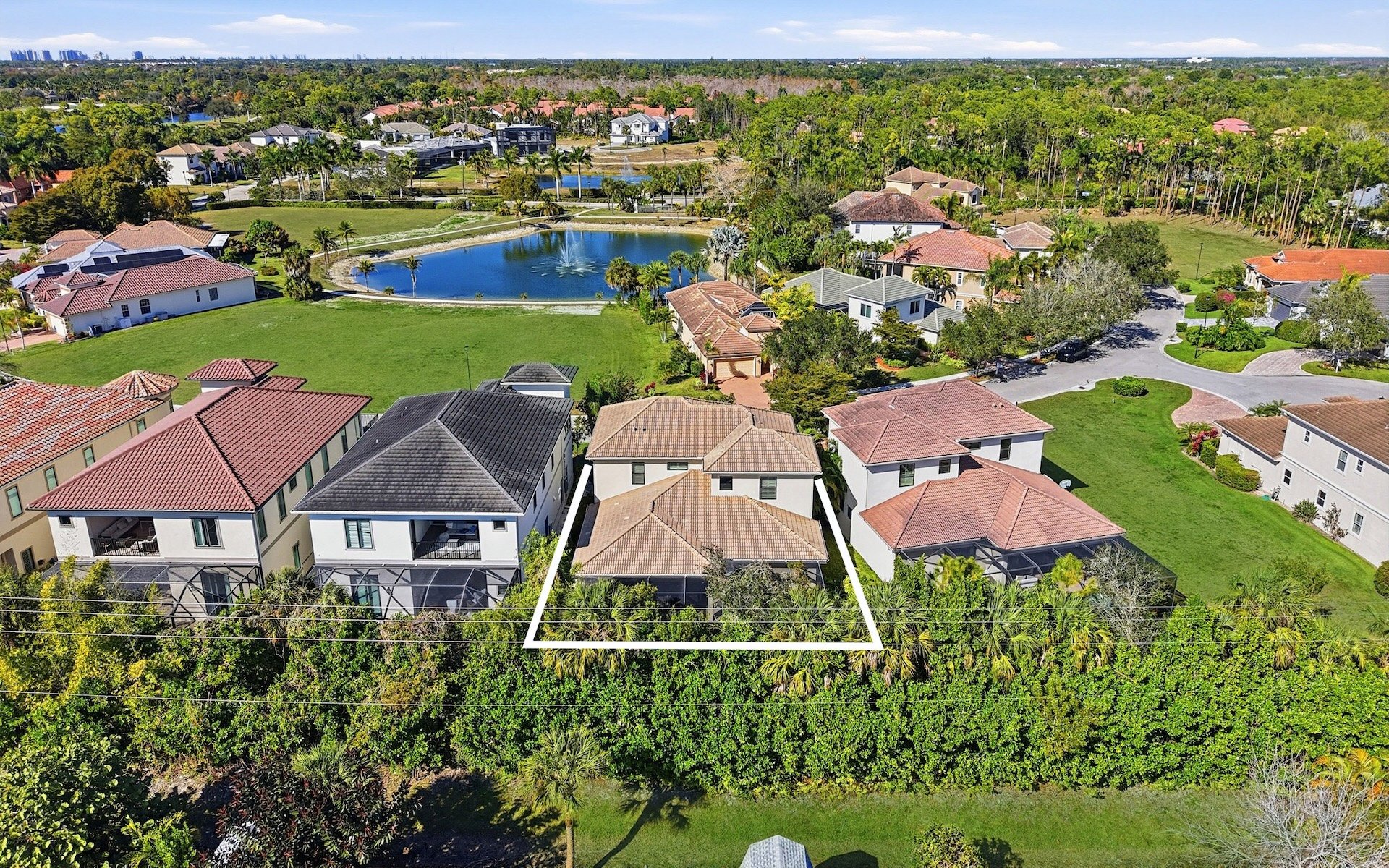 2867 Coco Lakes Dr