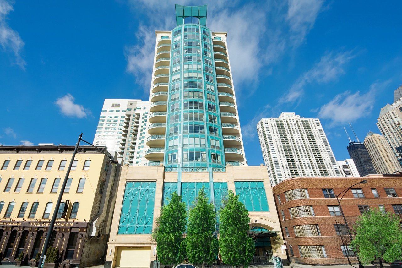 60 W Erie ST 1001