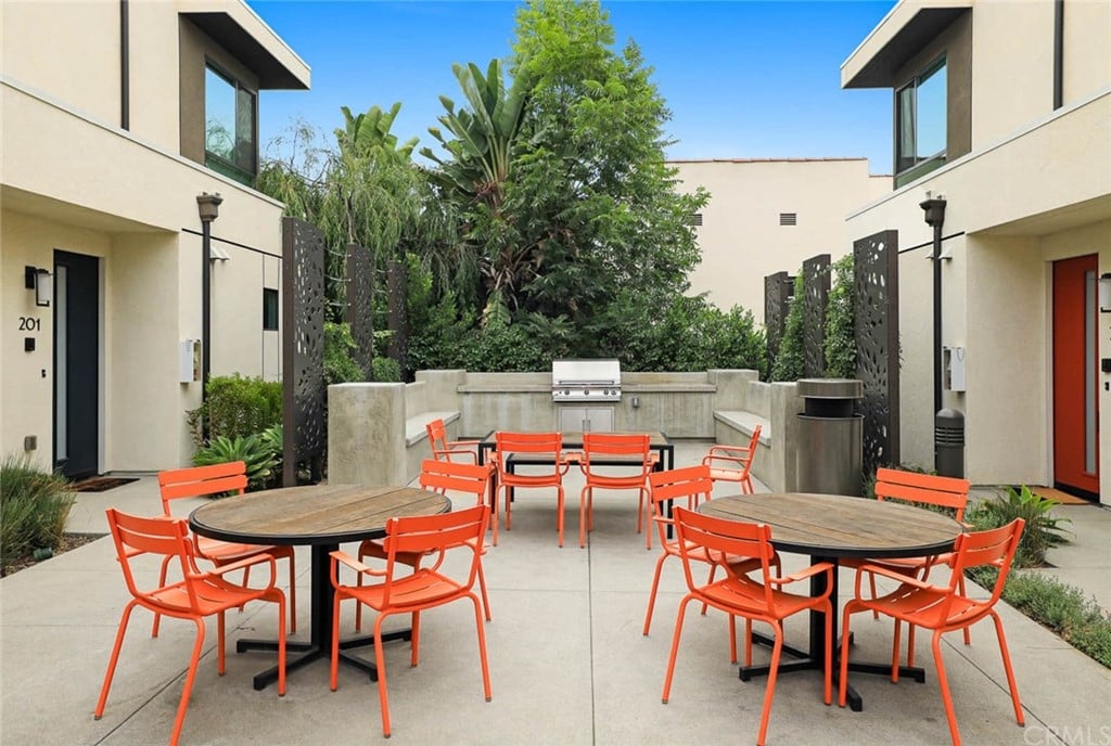 118 S Avenue 50, Unit 204