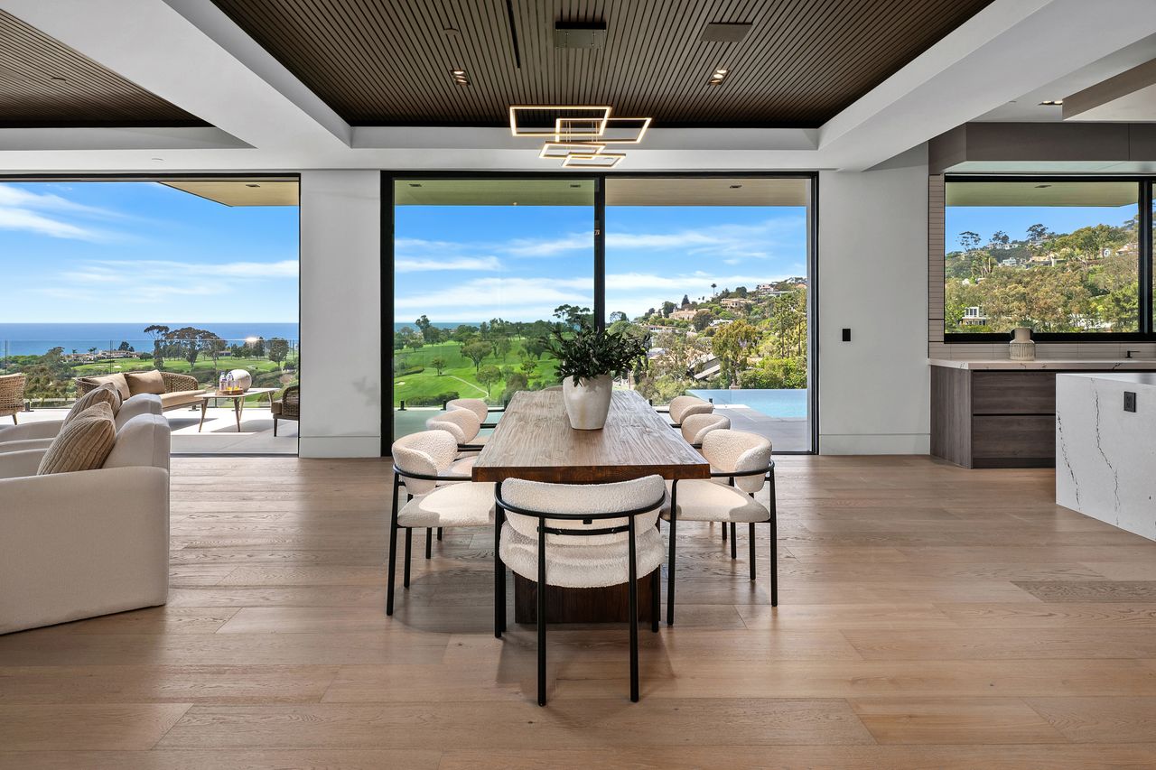 6627 Muirlands Dr, La Jolla, CA 92037