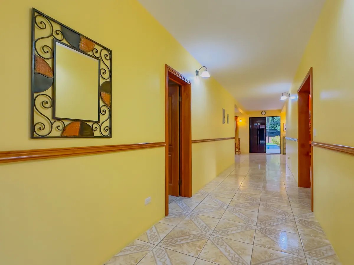 Spacious Living Near Town and Beach