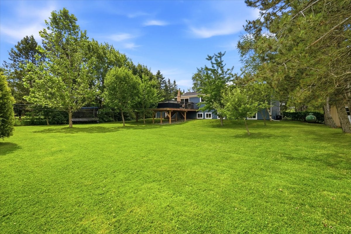 Country setting 10 minutes from the city!