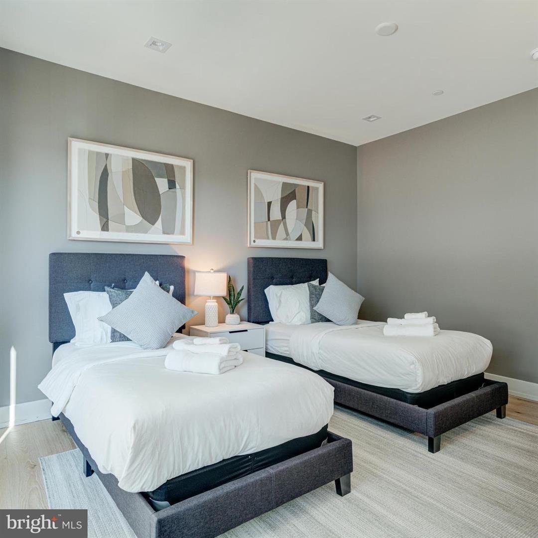 109 S 24th St, Philadelphia, PA 19103