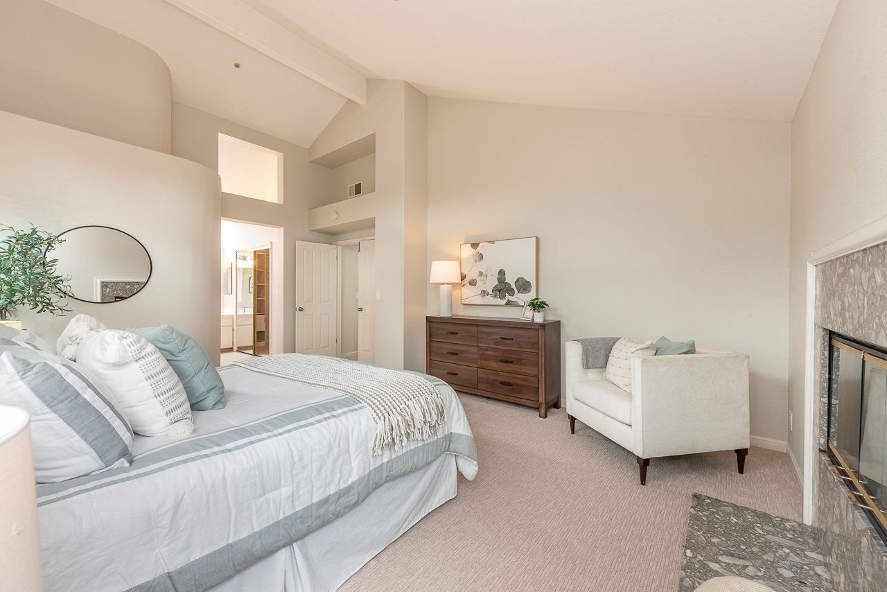 Meridien Court - Gated Community!