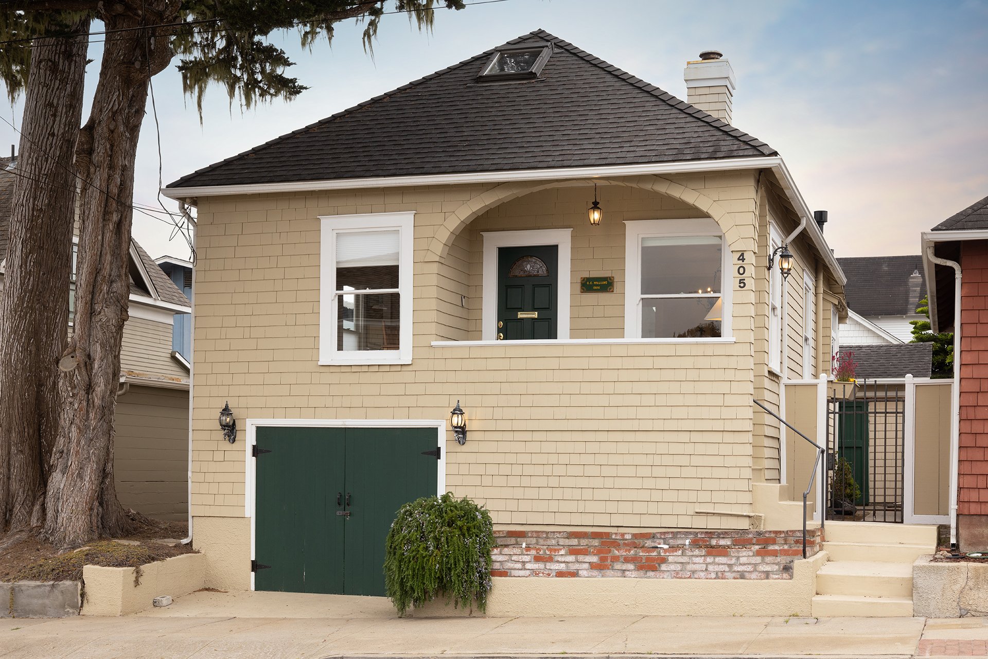 Delightful Pacific Grove Cottage - 405 Carmel Ave