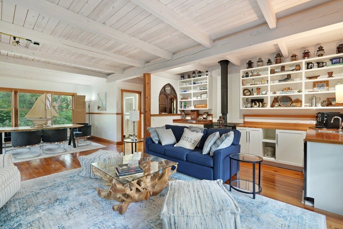 Renovated Oak Bluffs Retreat With Lagoon Access
