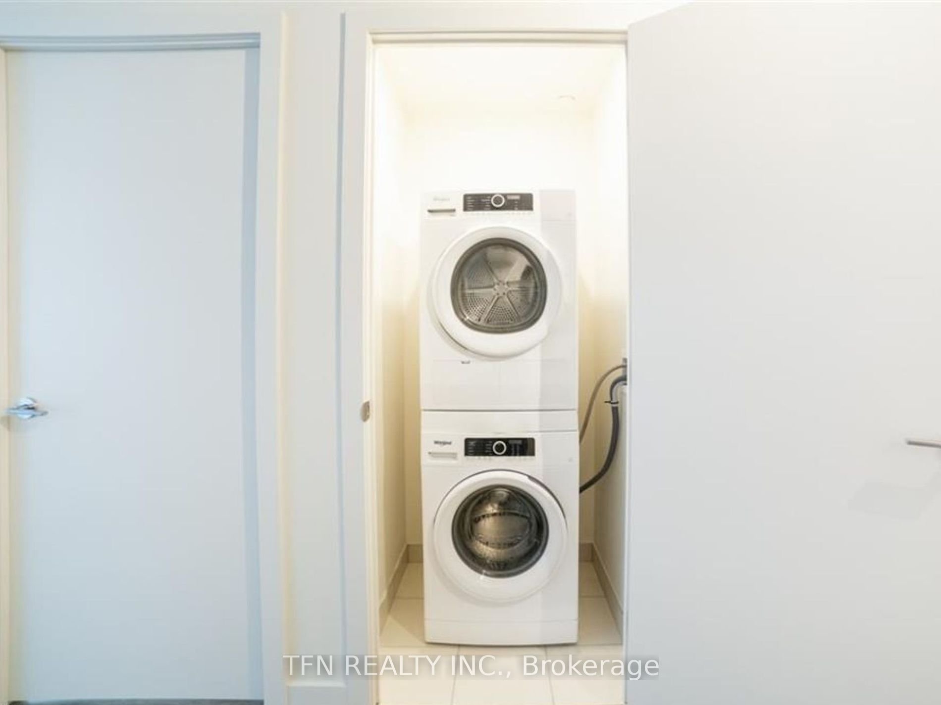 212 King William Street Unit: 910
