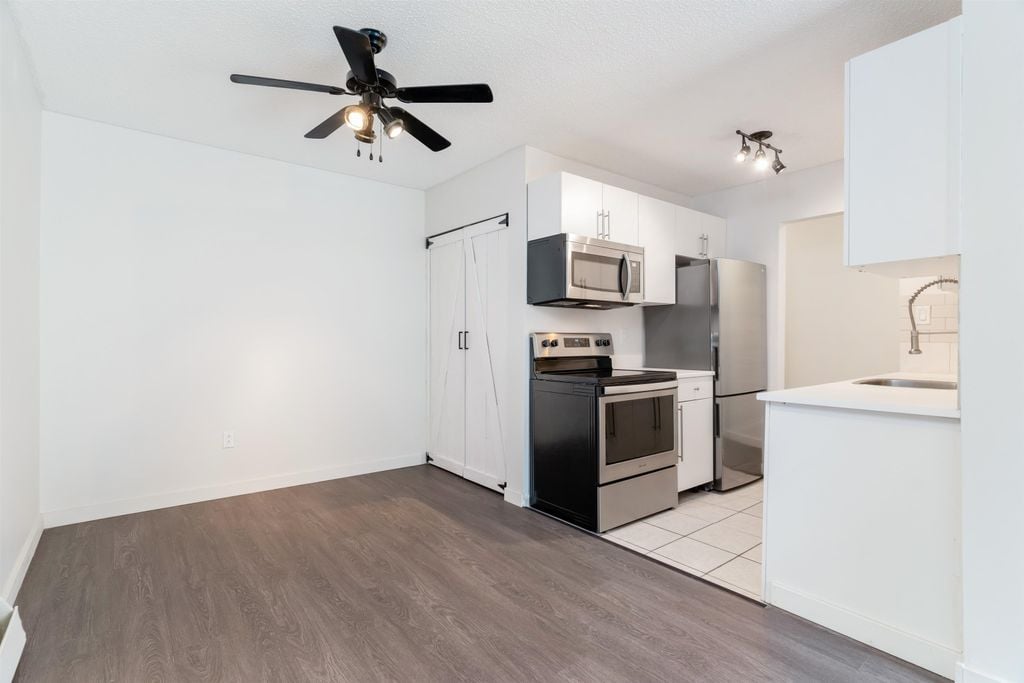 341 W 3rd St, #203