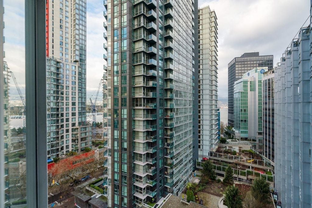 1166 Melville St, #1501