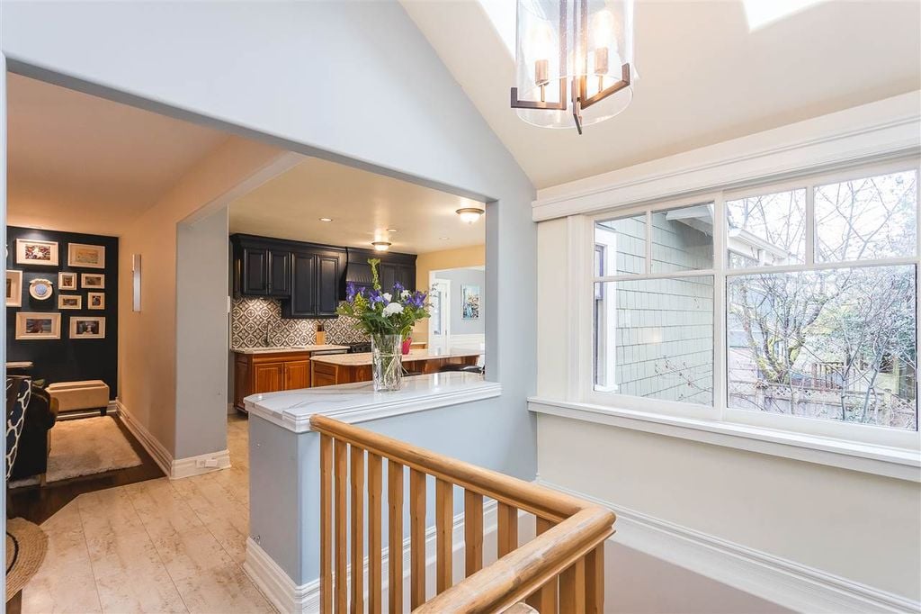 228 Gifford Pl