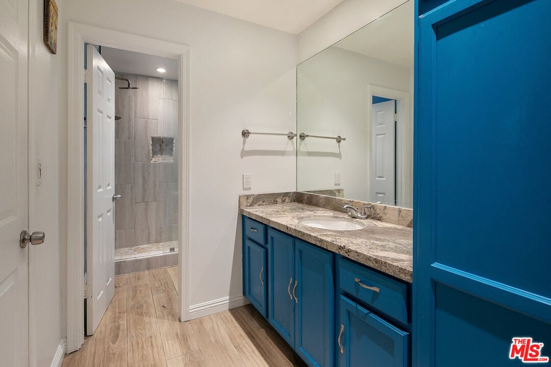 8535 W West Knoll Dr, #103