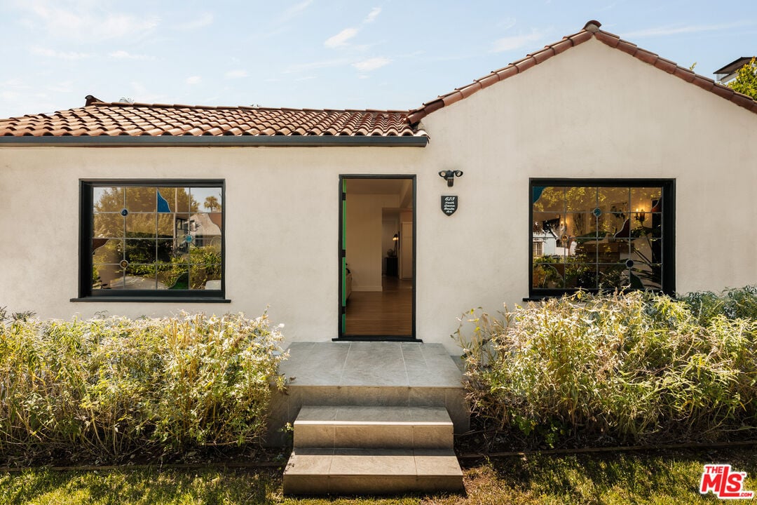 623 N Sierra Bonita Ave