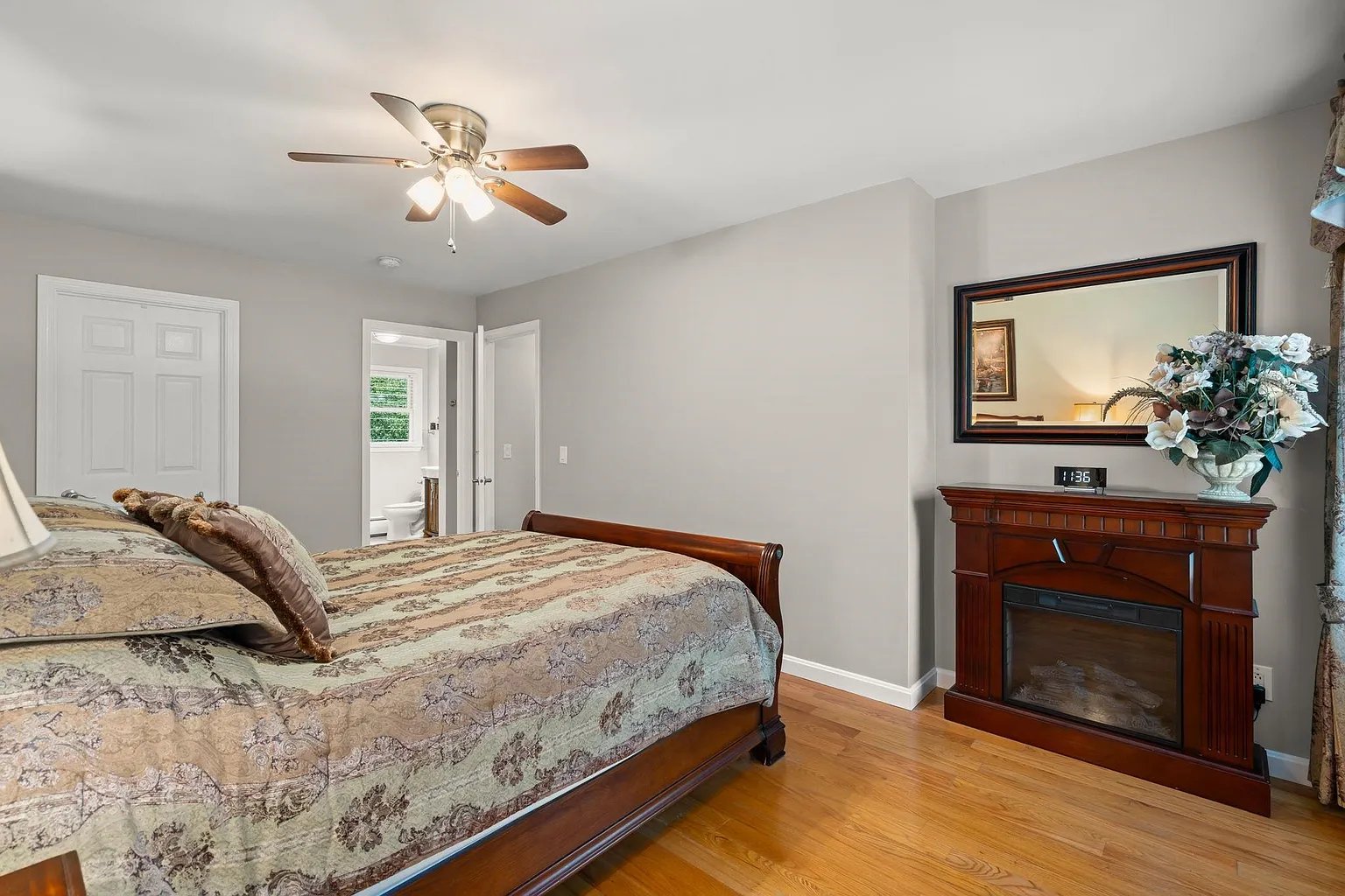2 Brookside Ln