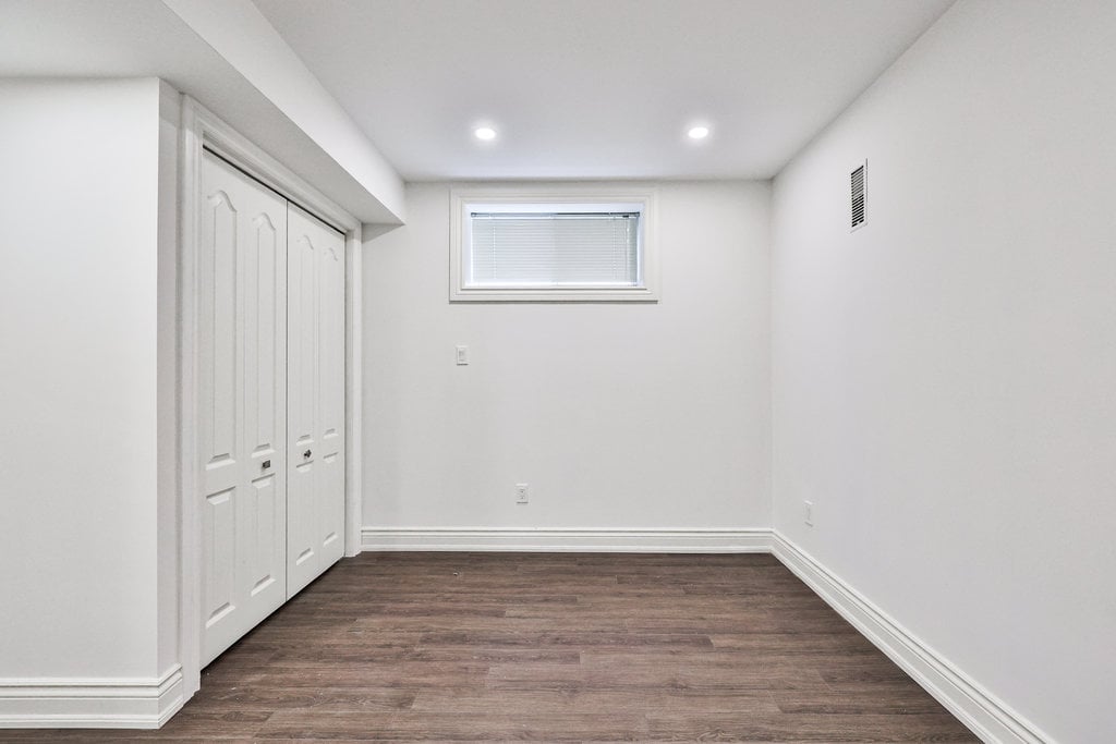 2500 Poplar Cres