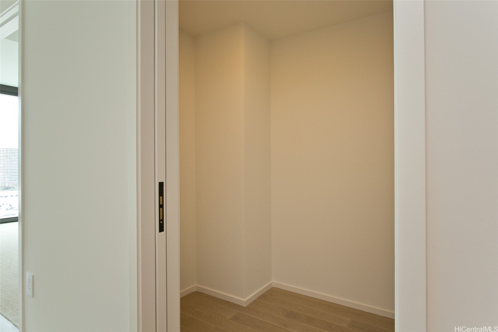 333 Ward Avenue #1607