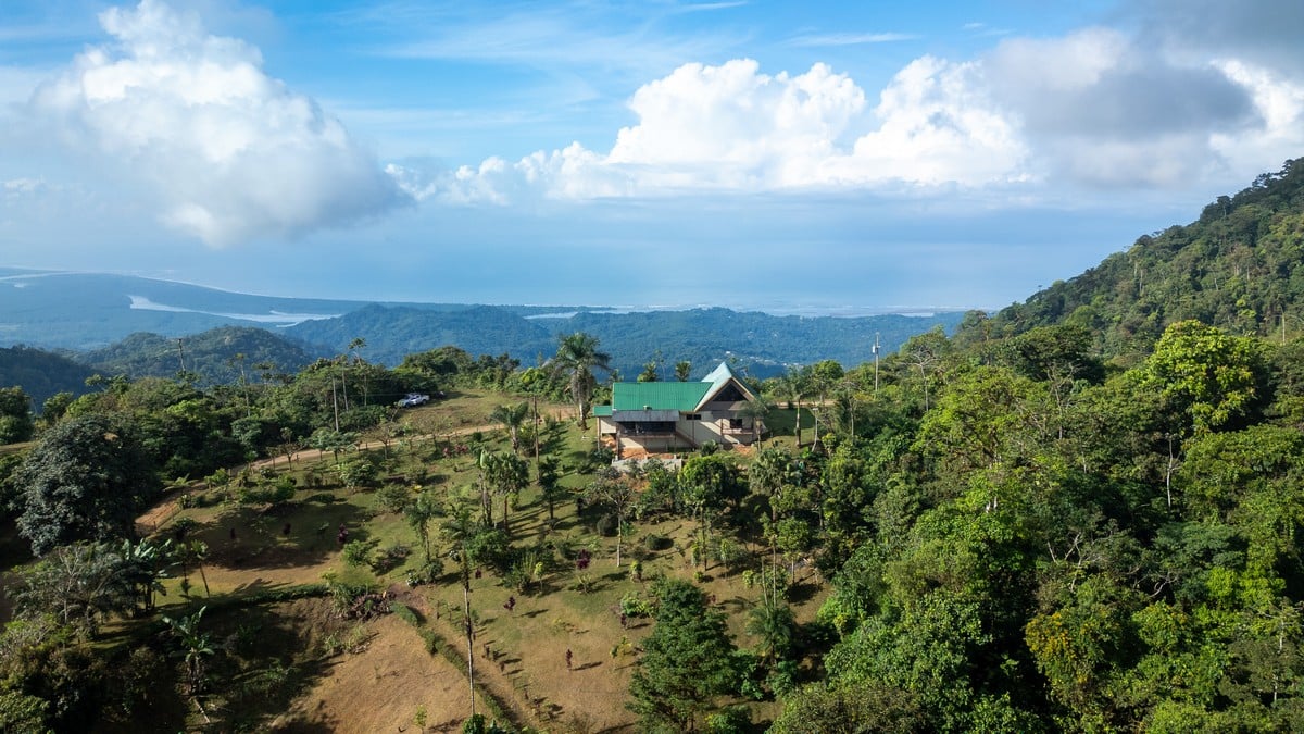1.8 ACRES – 4 Bedroom Panoramic Ocean & Mountain View Paradise Home Tucked Away in Complete Privacy With Tropical Gardens & Fruit Trees!!!