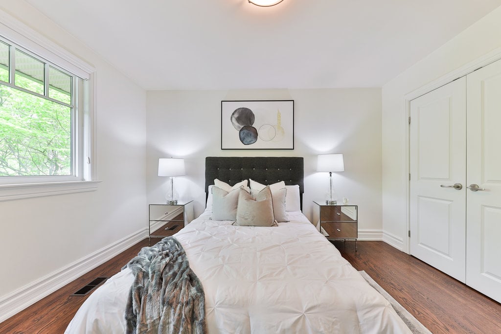 1293 Greenoaks Dr