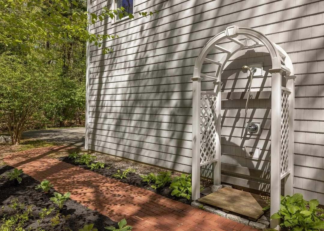 20 Maple St