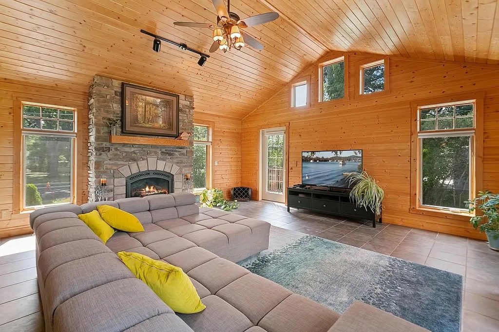 96 Maple Ln