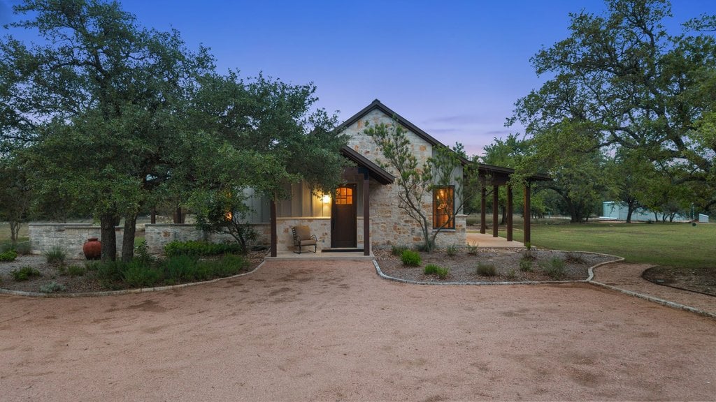 Horseman's Paradise in the heart of Dripping Springs