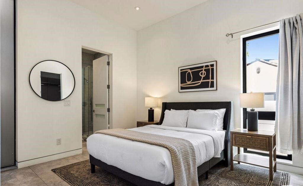 N Edinburgh Avenue, 90048