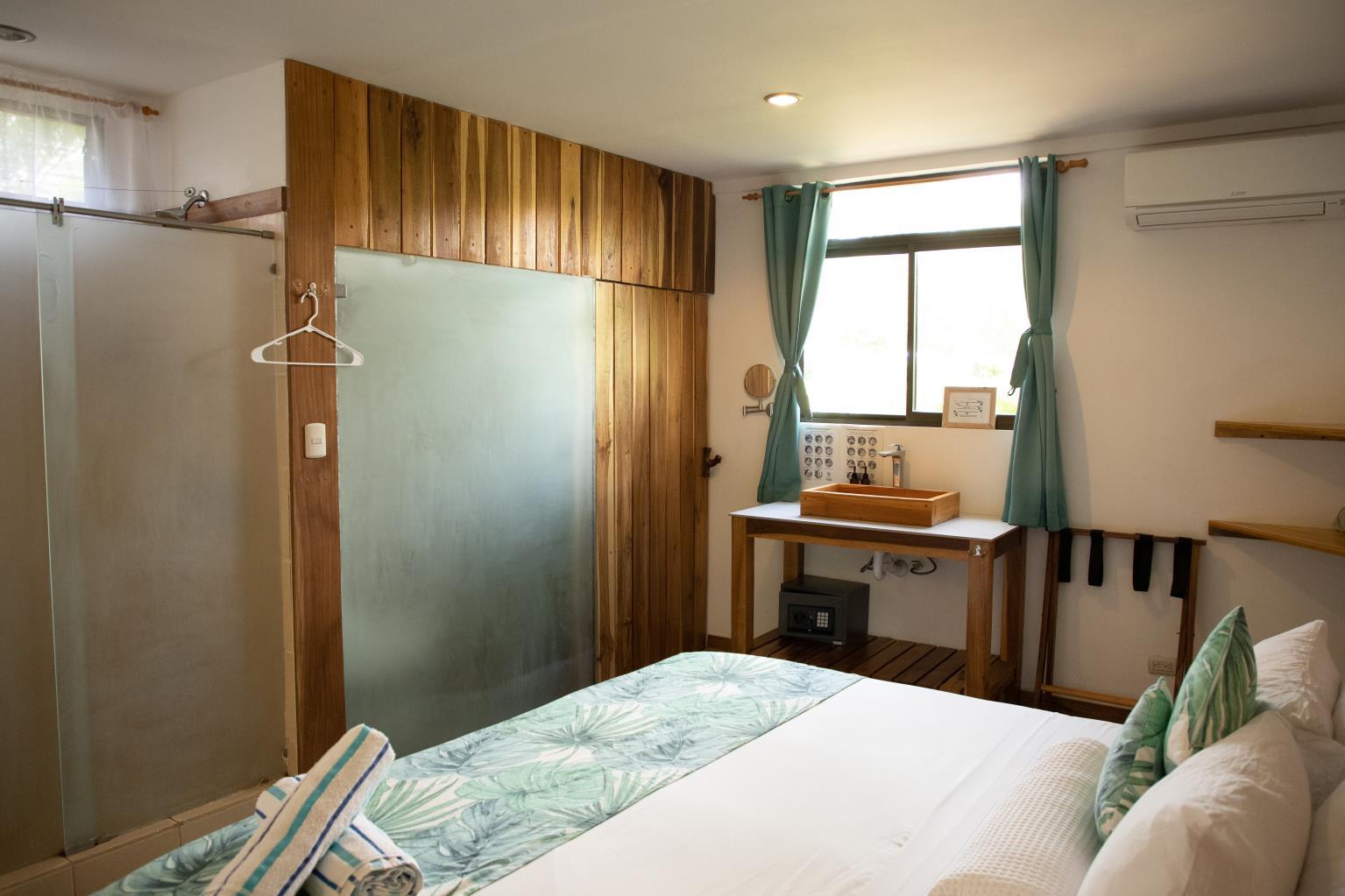 Drift Away Lodge | Near the Coast Hotel/Resort/Hostel For Sale in Playa Avellanas