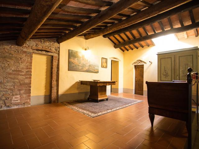 Enchanting Countryside Estate in Arezzo