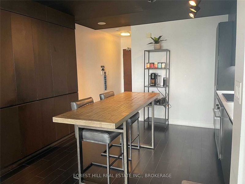 10 Capreol Court 605