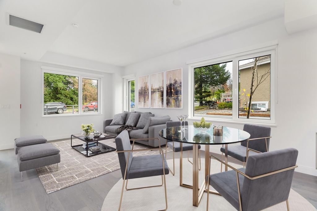 478 W 33rd Ave