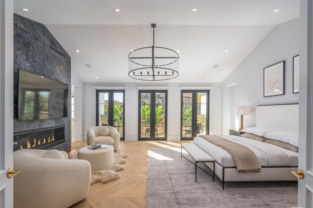 Silverreach Pavilion, N Hillcrest Rd, 90210