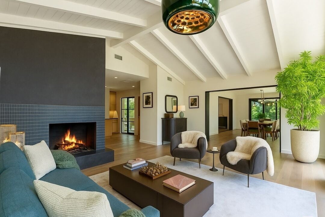 Halo Crest, Queens Rd, 90069