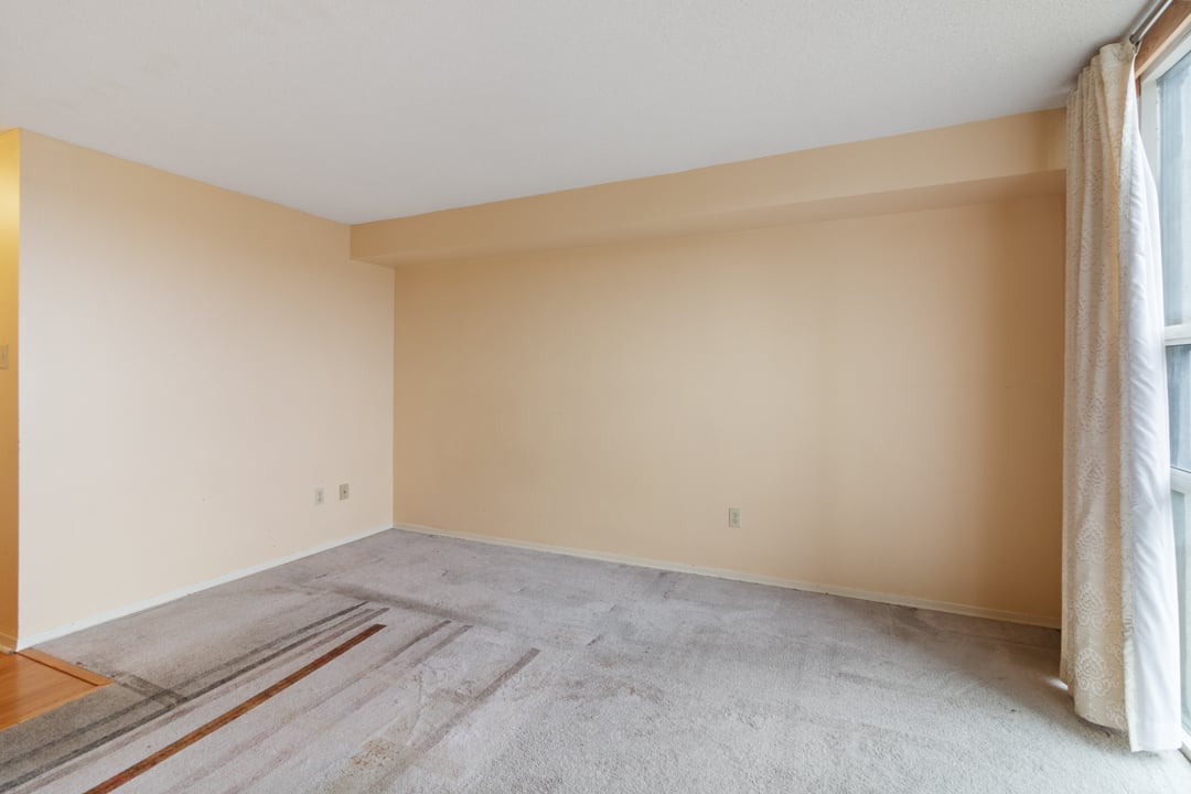 40 Harding Blvd #604