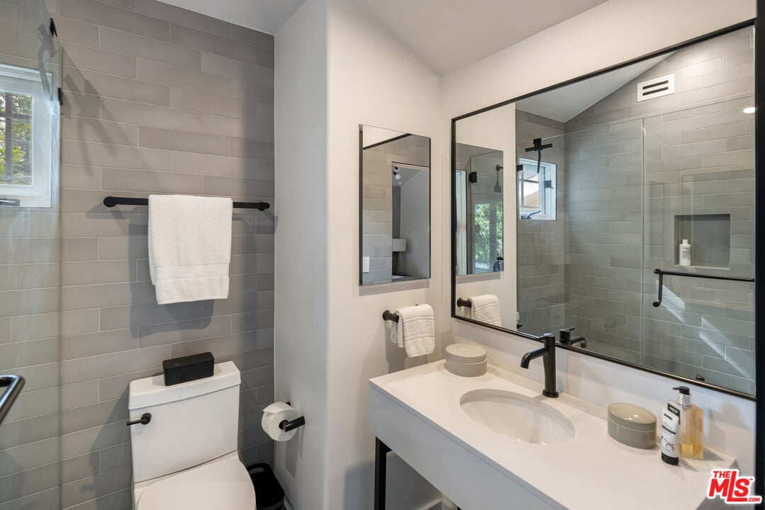 Wonderland Park Ave, 90046