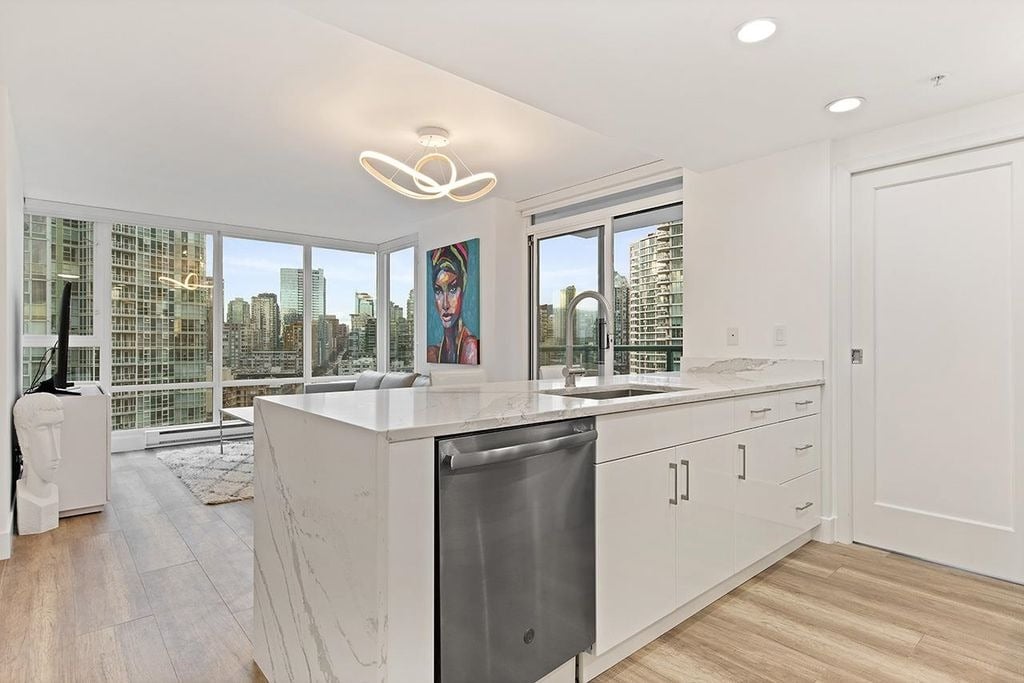 1067 Marinaside Crescent, #1906